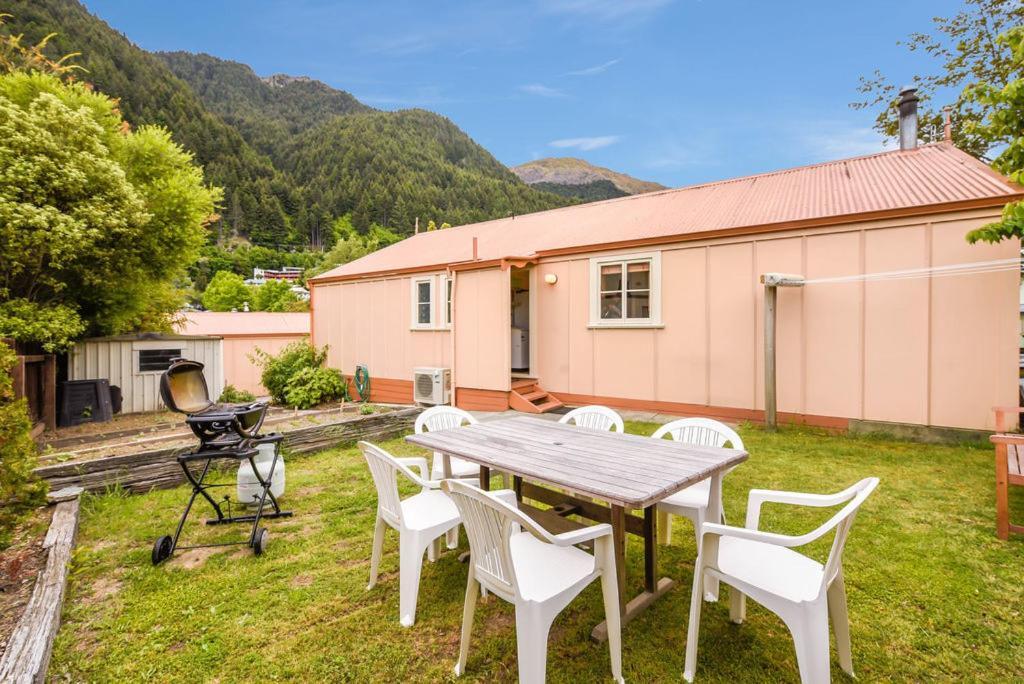 Central Peach - Queenstown Holiday Home Bagian luar foto