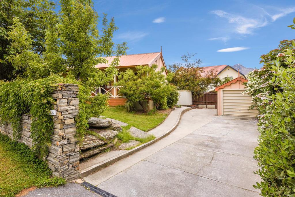 Central Peach - Queenstown Holiday Home Bagian luar foto