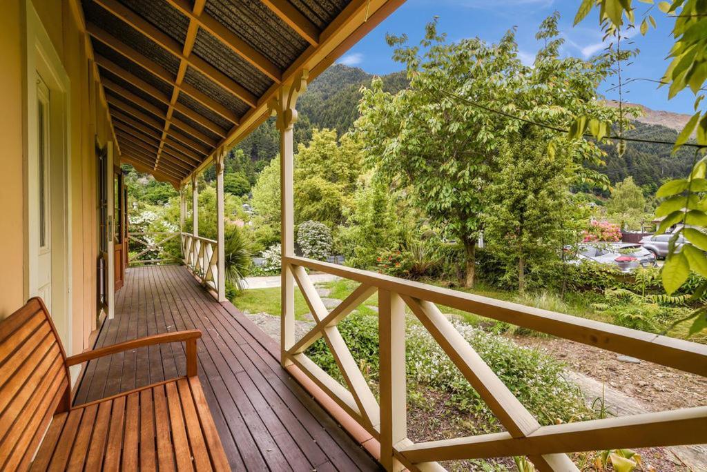 Central Peach - Queenstown Holiday Home Bagian luar foto