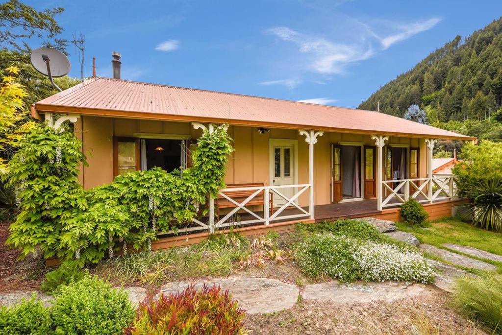 Central Peach - Queenstown Holiday Home Bagian luar foto