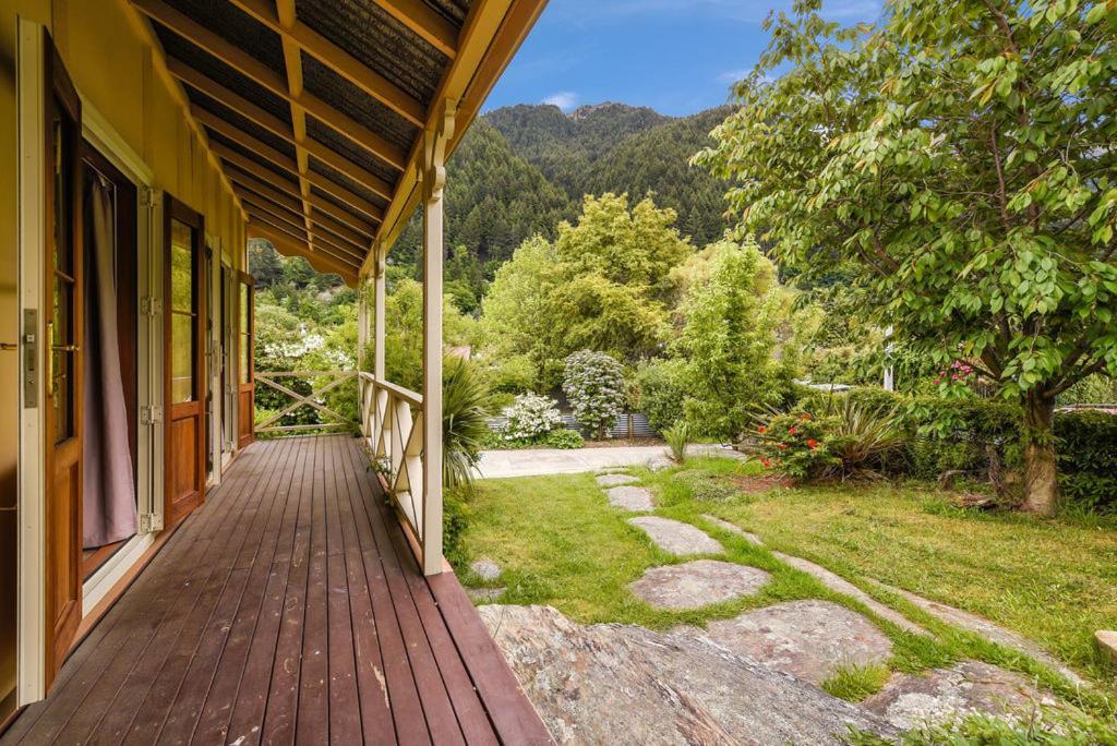 Central Peach - Queenstown Holiday Home Bagian luar foto